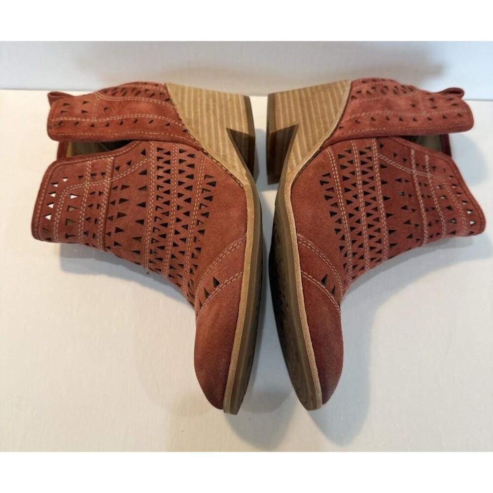 Sofft Bristow Boot Women's Size 8.5 Coral Red Suede Distressed Perforated Bootie - Picture 3 of 12